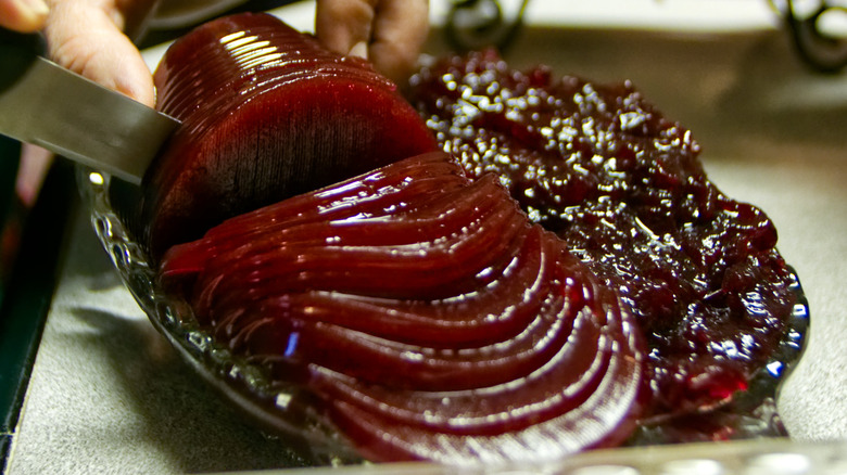 Canned cranberry sauce