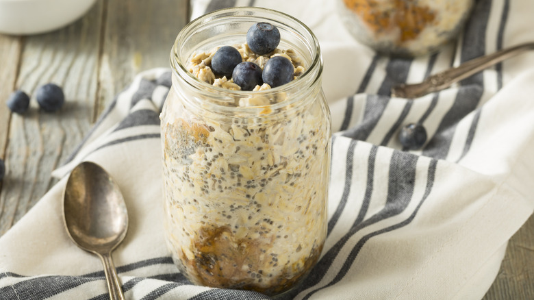 overnight oats in mason jar with blueberries