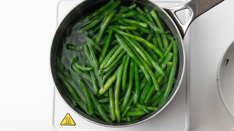 green beans in pot