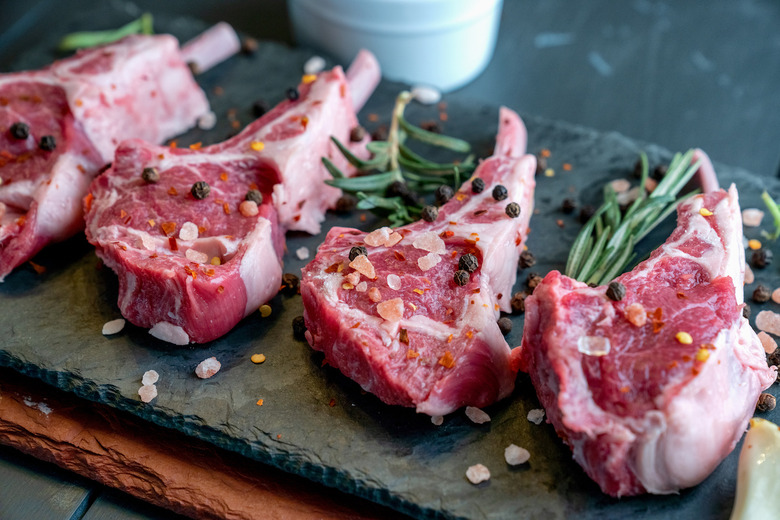 Alaska: Grilled lamb chops 