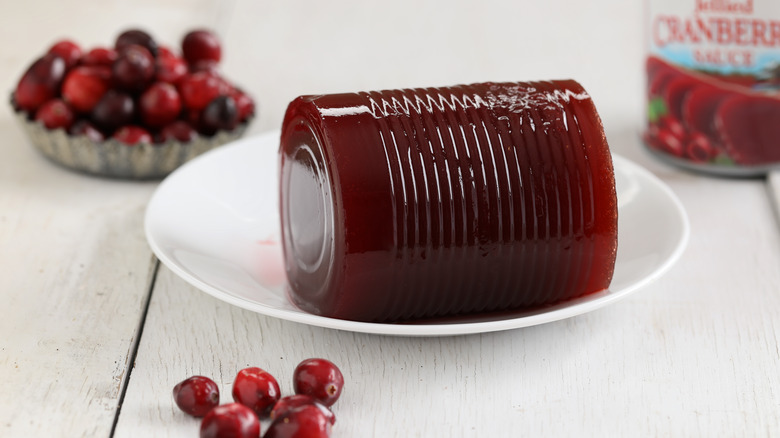 Can-shaped cranberry sauce