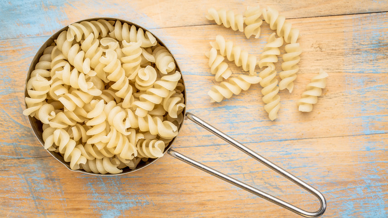 Fusilli in a measuring cup