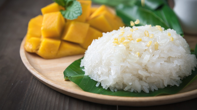 Sticky rice and mango