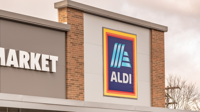 outside of Aldi