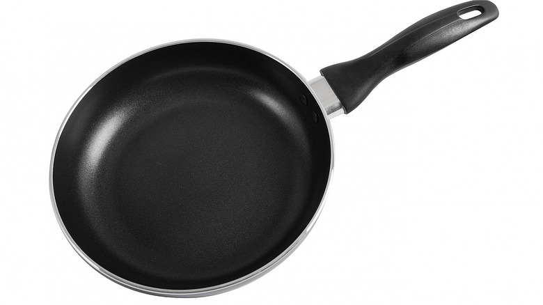 Clean nonstick skillet