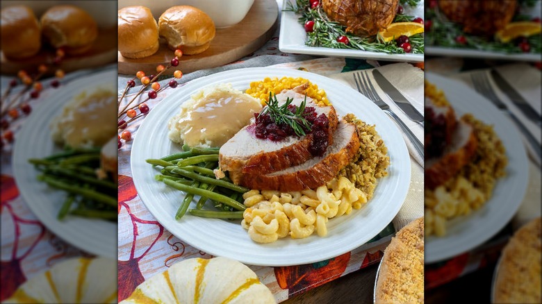 Plate of Costco's Thanksgiving meal kit