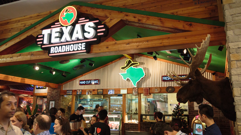 Inside a Texas Roadhouse