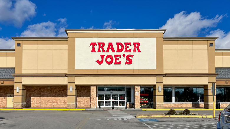 Entrance and parking lot of Trader Joe's on sunny day
