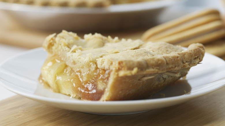 slice of apple pie on plate