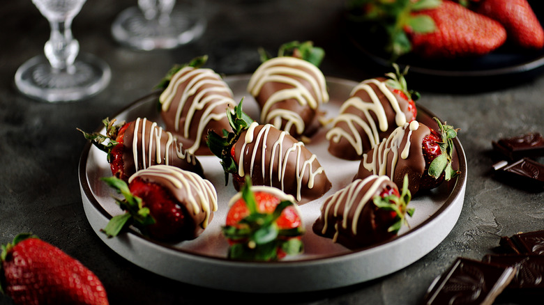 Decoratively placed chocolate-covered strawberries on a plate