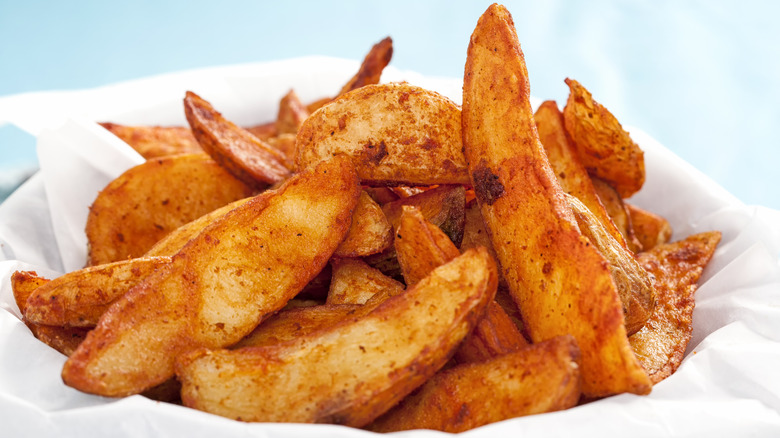 Seasoned potato wedges in basket