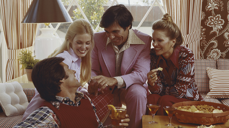 1970s friends talking and eating