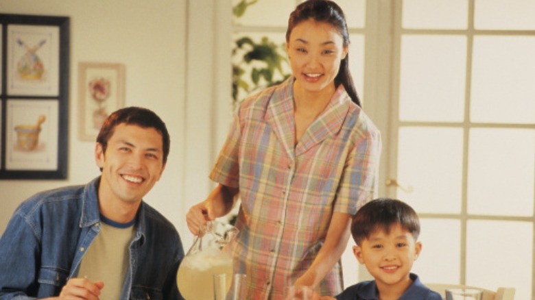 1990s family at table