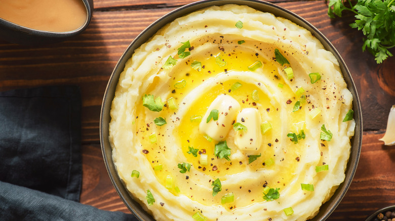 Bowl of mashed potatoes