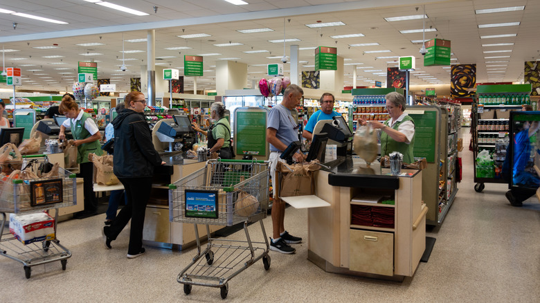 shopping in Publix