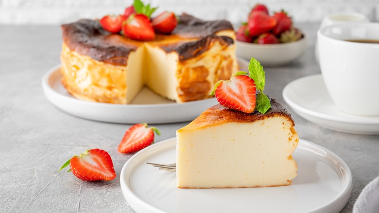 slice of cheesecake next to whole cheesecake