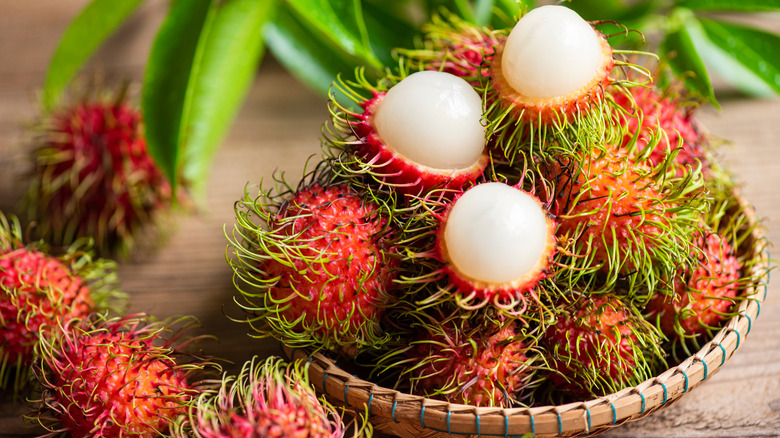 A bunch of fresh, peeled rambutans
