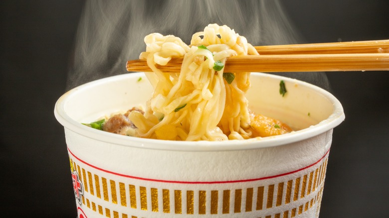 Cup noodles with steam