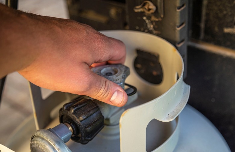 How to shut down a gas grill 
