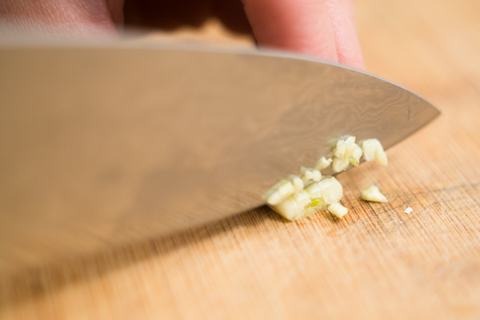 How to Mince Garlic