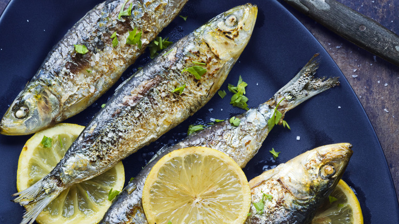grilled sardines with lemon
