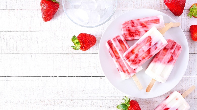 Strawberry yogurt popsicles 