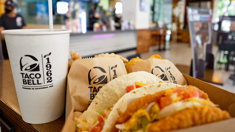 A box of Taco Bell tacos and drink