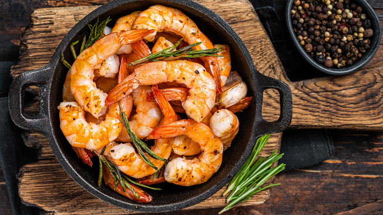 Roasted shrimp in a pan