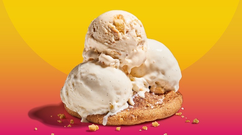ice cream on cookie