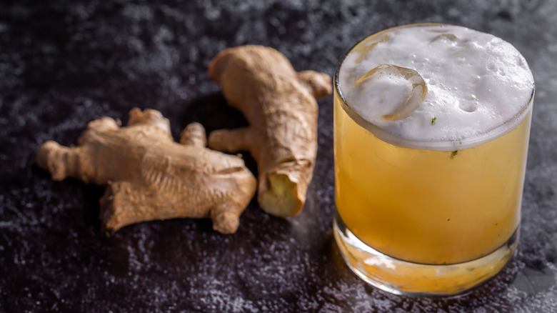 ginger ale cocktail with ginger