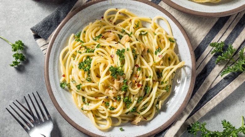 Spaghetti with olive oil and garlic