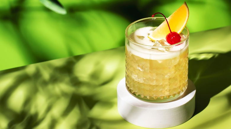 Whiskey sour with egg white