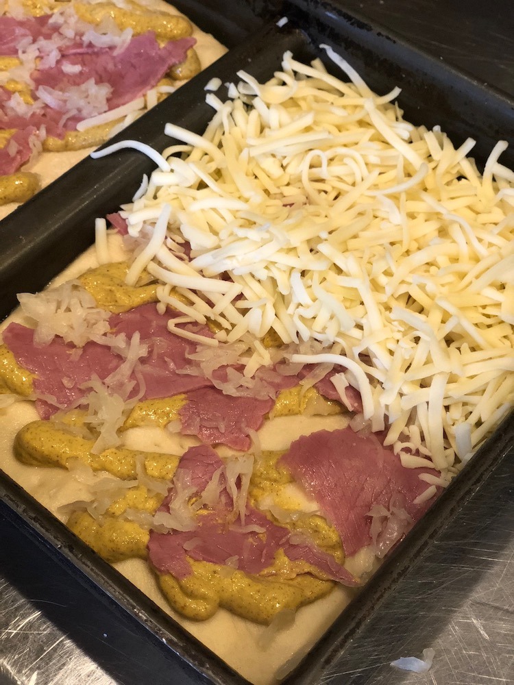 mustard pizza