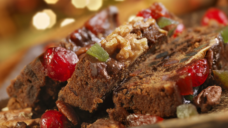 sliced fruit cake