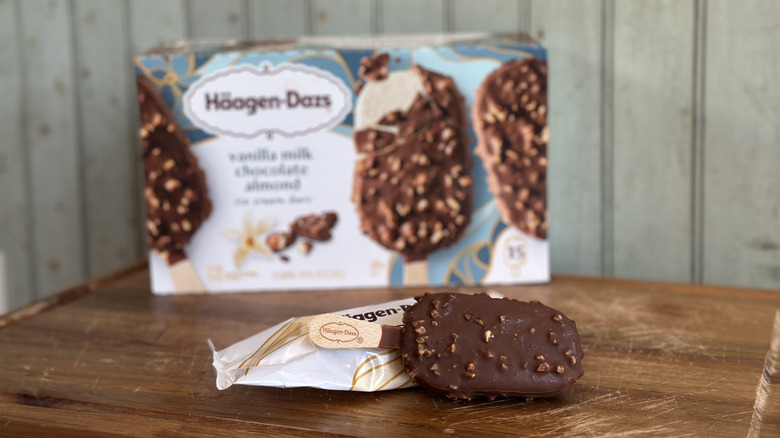 The Haagen-Dazs chocolate covered vanilla ice cream bar next to its box