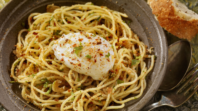 egg on top of spaghetti