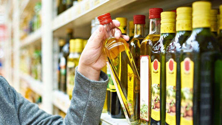 oil bottles at grocery store