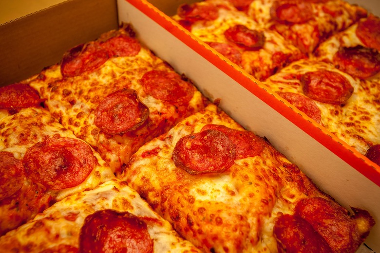 little caesars pizza delivery