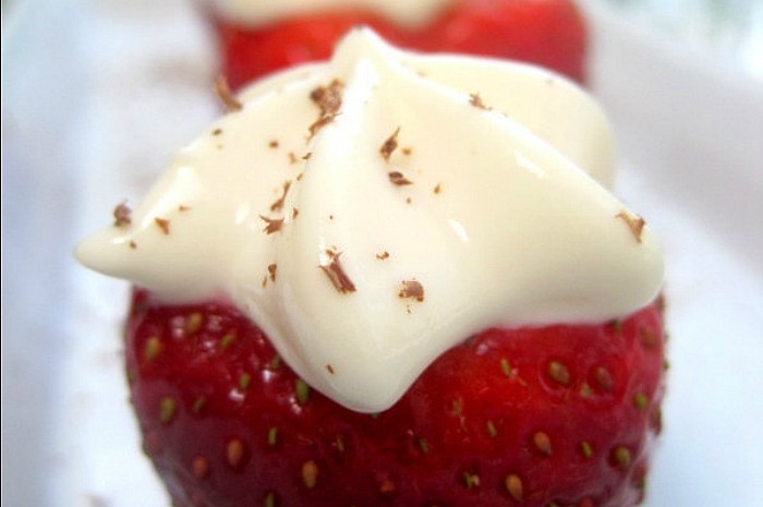 Cannoli Cream-Filled Strawberries