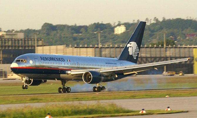 AeroMexico airplane