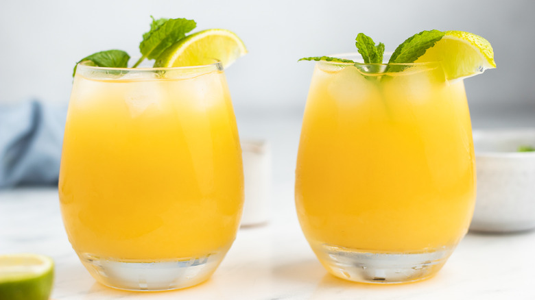 mai tais in 2 glasses