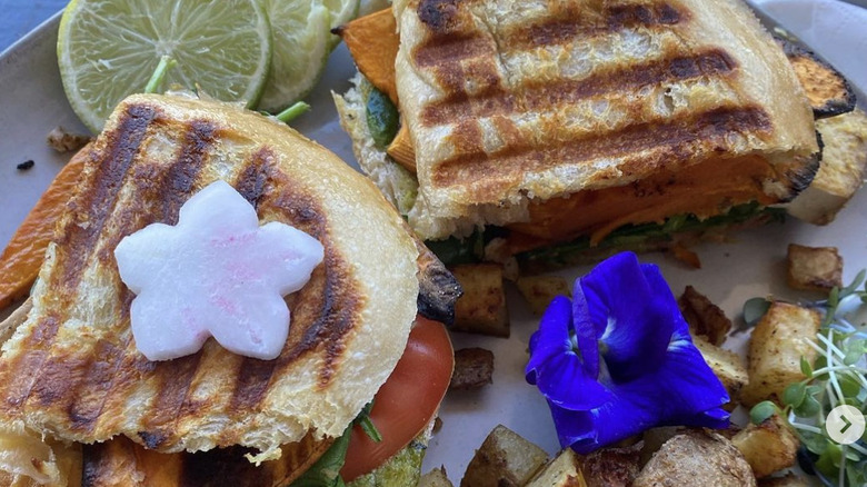 Vegan sandwich 