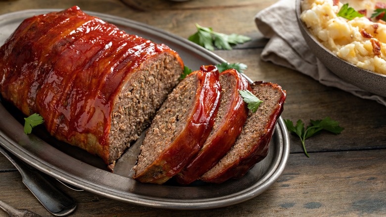 sliced meatloaf with ketchup glaze