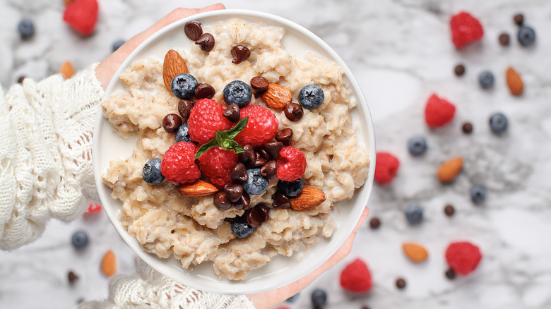 Oatmeal with Berries and Chocolate
