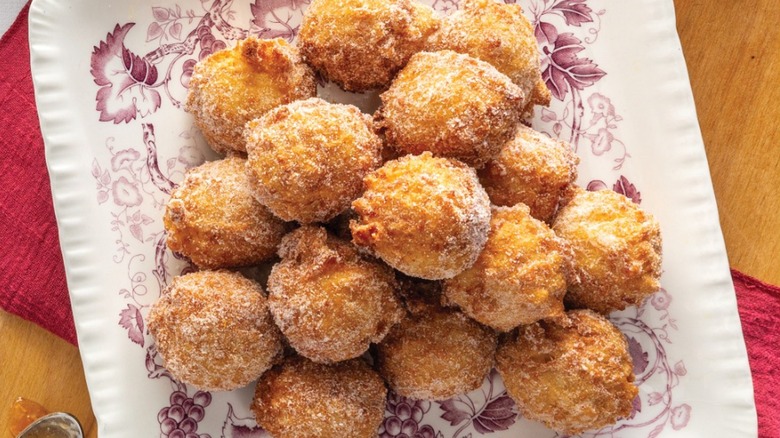 Close up of a decorative plate filled with calas