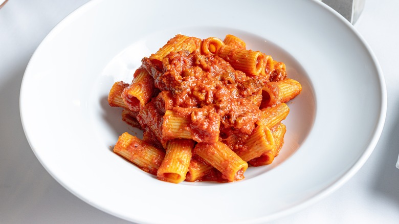 Rigatoni bolognese