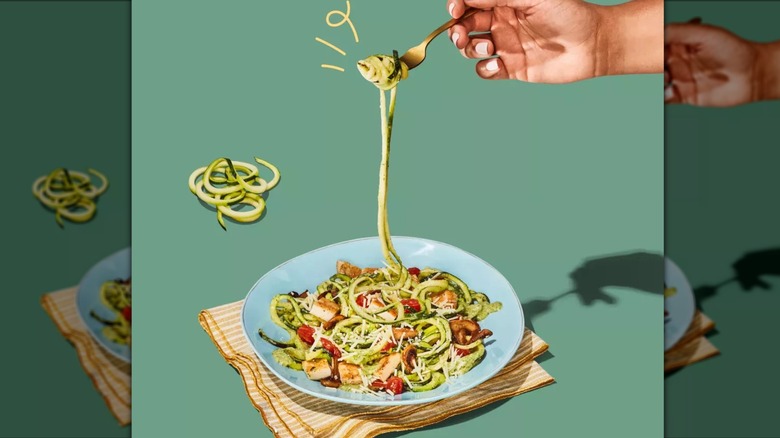 pesto zucchini noodles