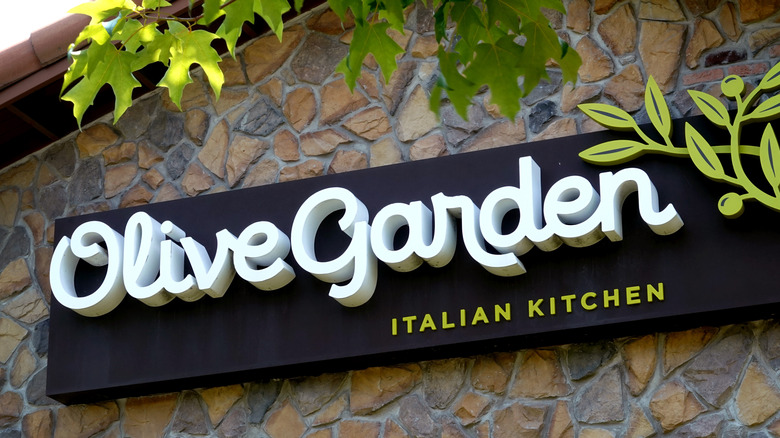 Olive Garden store sign