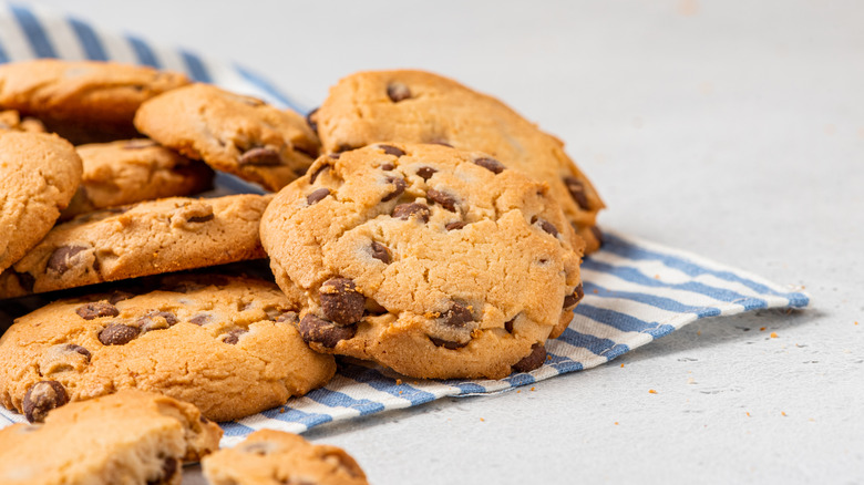 chocolate chip cookies