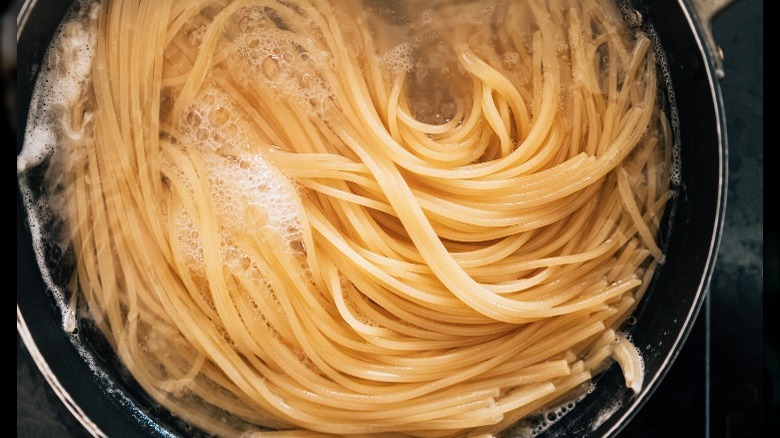 Spaghetti in a pot of boiling water